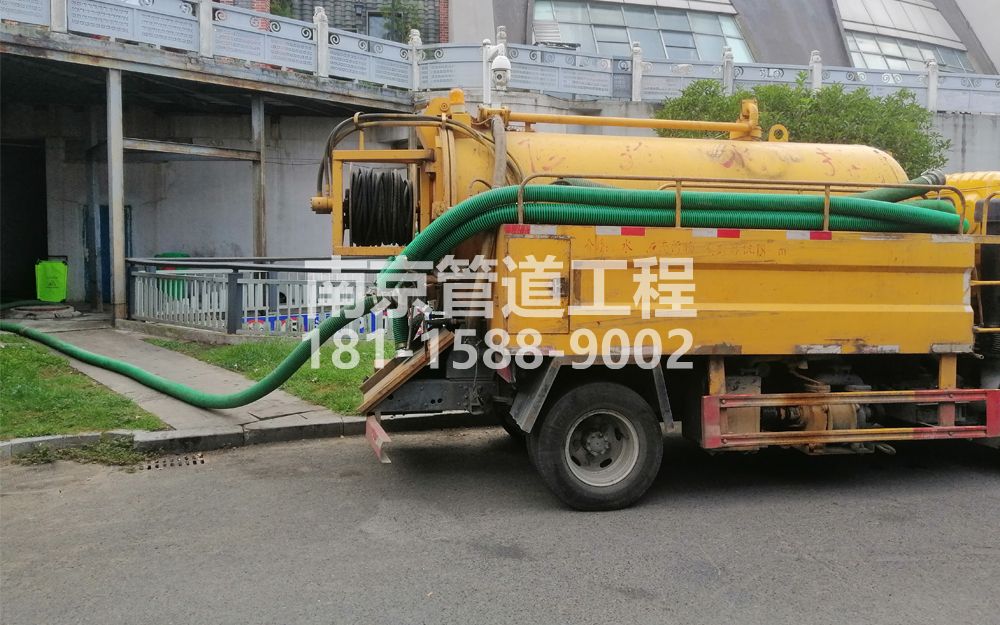 建邺区商场隔油池吸污